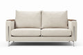 **Nowoczesna sofa dwuosobowa z drewnianymi akcentami i metalowymi nogami**